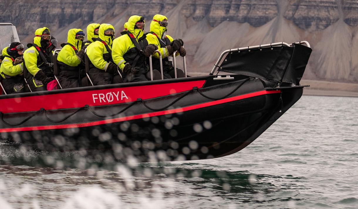 Glacier Safari by Svalbard Adventures 1