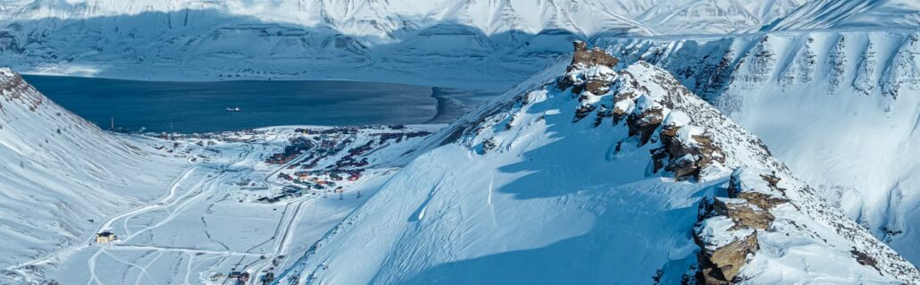 Between the Glaciers: Hike to Sarkofagen