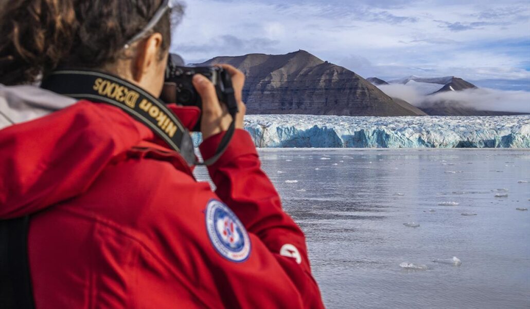 Tempelfjorden and Tunabreen Glacier Safari